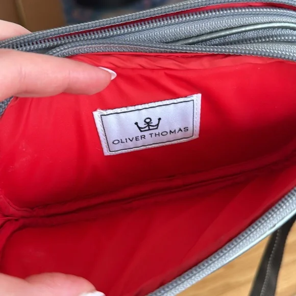 oliver thomas 24 + 7 triple threat crossbody metallic silver - Picture 4 of 16